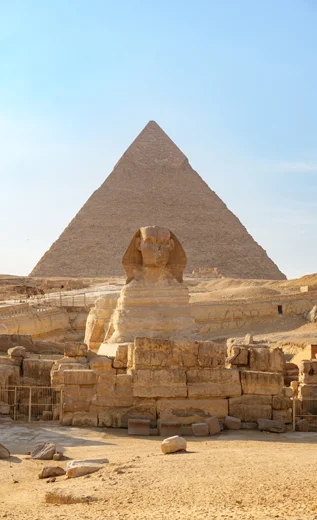 sphinx stands guard in front of the great pyramid 2026 03 26 23 58 25 utc